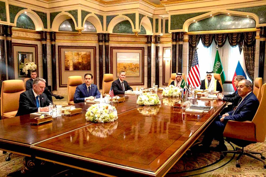 Rencontre en Arabie Saoudite en février 2025 entre le secrétaire d'État américain Marco Rubio et le ministre russe des Affaires étrangères Sergueï Lavrov