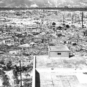 Effets du bombardement atomique à Hiroshima (photo du Département de la Défense des États-Unis en août 1945)