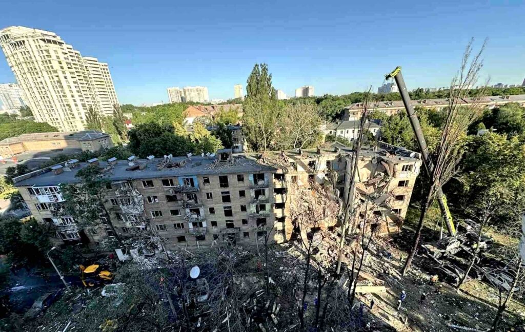 Immeuble d'habitation de Kiev touché par un missile russe la nuit du 23 juin 2025, tuant 9 personnes et en blessant une trentaine