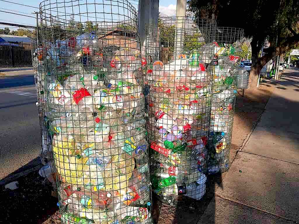 Point de dépôt de bouteilles plastiques à Santiago du Chili
