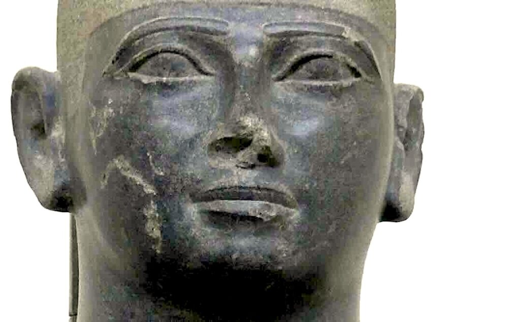 Statue du pharaon nubien Taharka