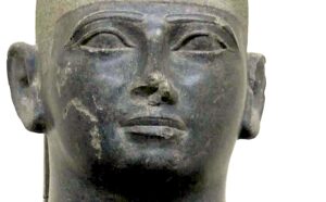 Statue du pharaon nubien Taharka