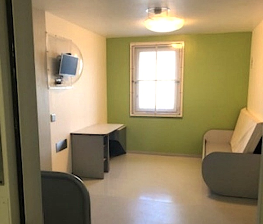 Une des deux cellules de protection d'urgence du Centre pénitentiaire d'Orléans-Saran