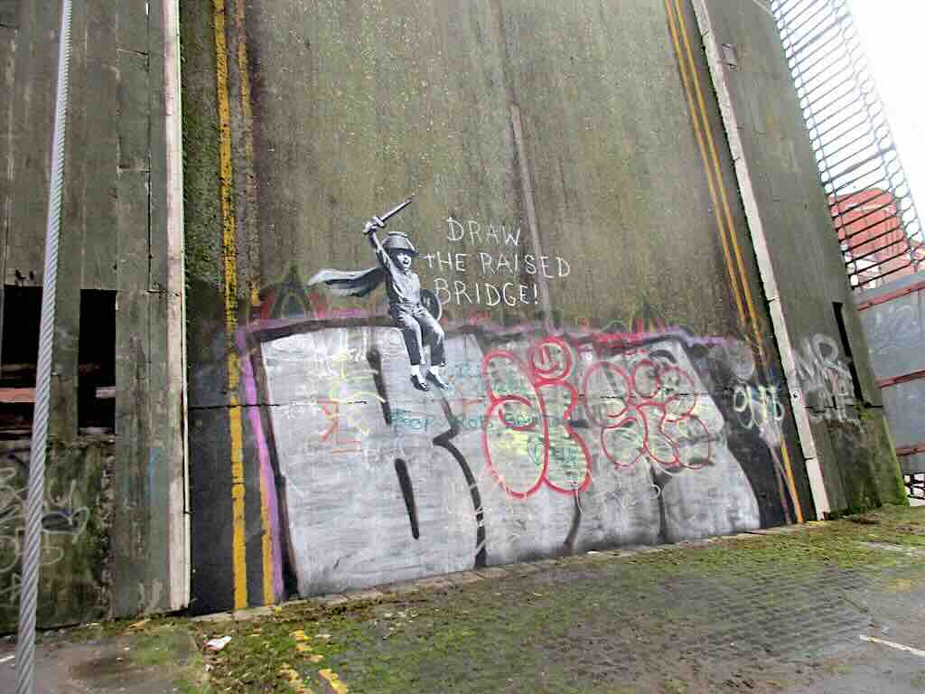 Intervention de Banksy sur un graphe mural à Kingston upon Hull