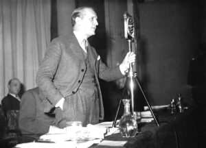 Le colonel de La Rocque lors de la fondation du Parti Social Français le 18 décembre 1936