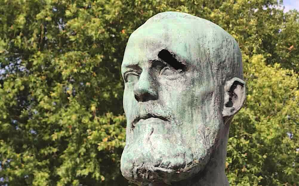 Buste de Péguy à Orléans