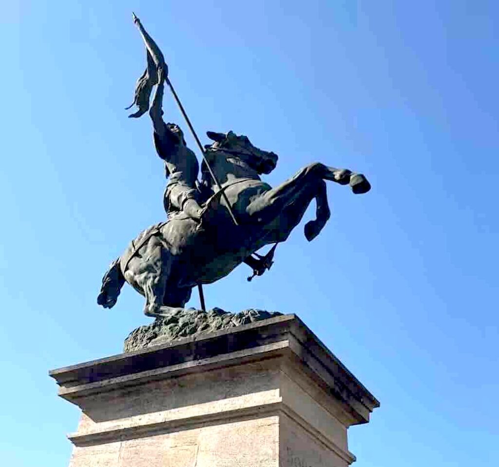 Statue de Jeanne d'Arc à Alise Sainte-Reine en Bourgogne